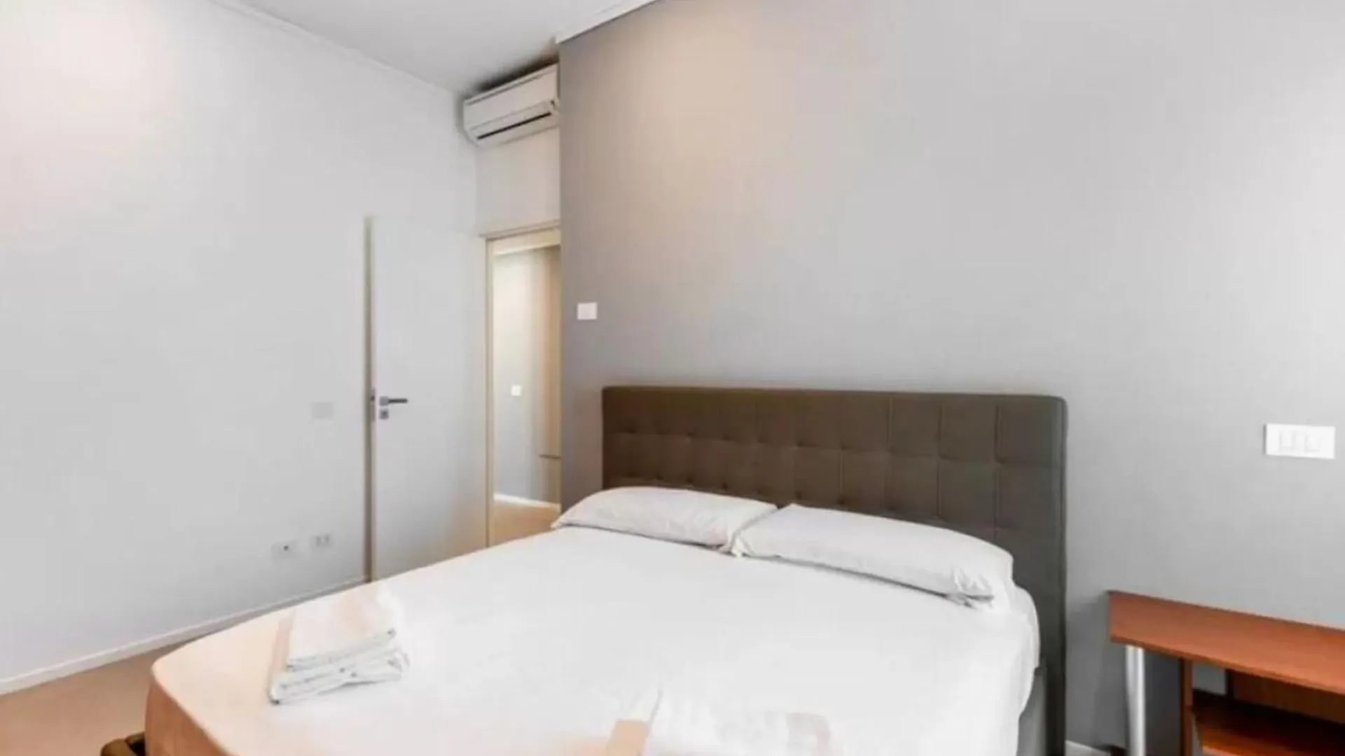 Apartmán Ampli Apartament De 3-Habitacions A Roma