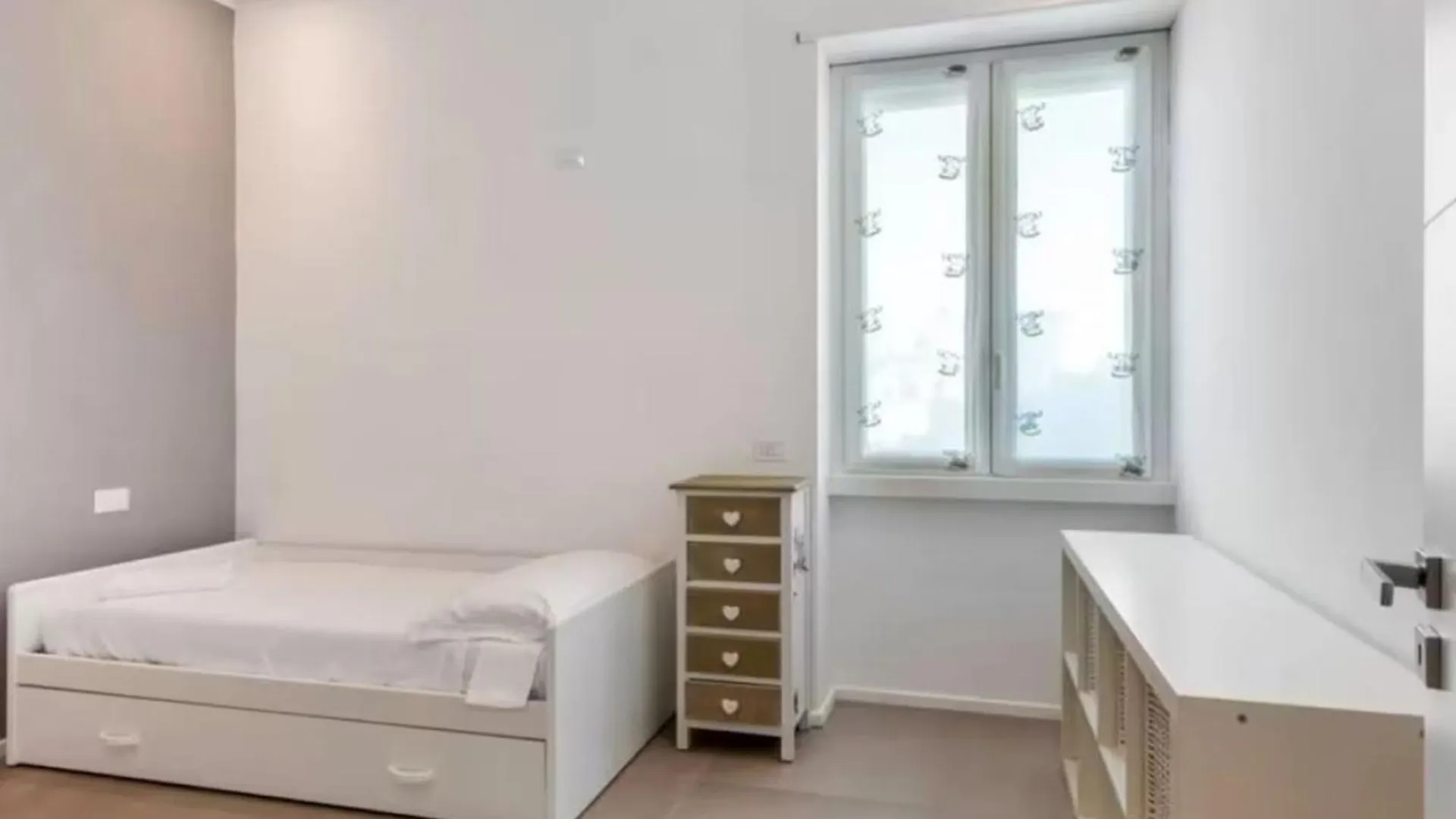 Ampli Apartament De 3-Habitacions A Roma